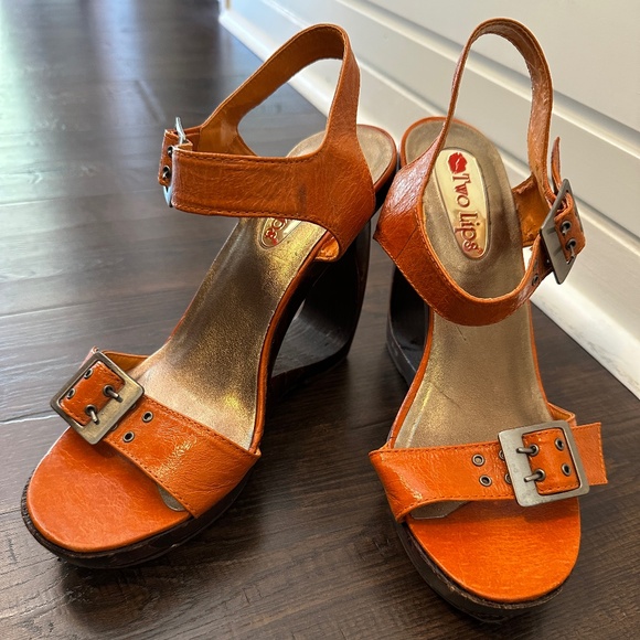 Two Lips Shoes - Picture 1 of 6